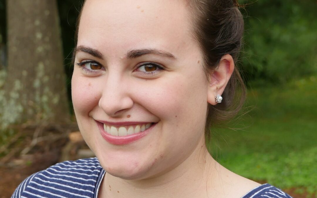 Liz headshot cropped